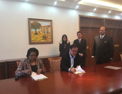 我公司与SEBOHMI GROUP代理签约仪式在贝宁共和国驻北京大使馆举行